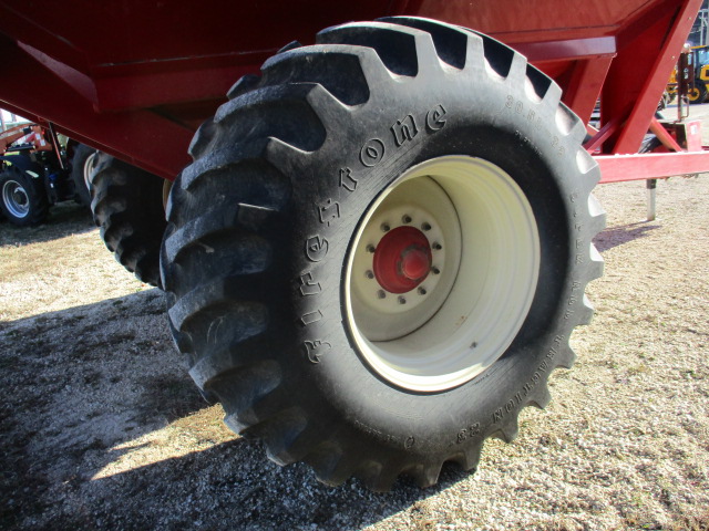 2010 Brent 882 Grain Cart