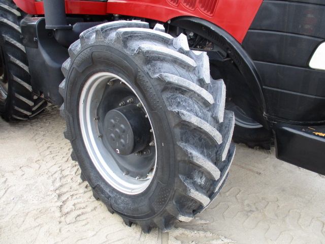 2009 Case IH Magnum 245 Tractor
