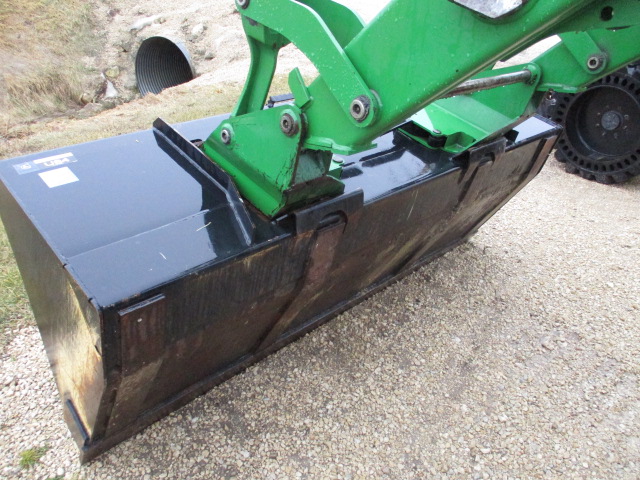 2011 John Deere 5105M Tractor