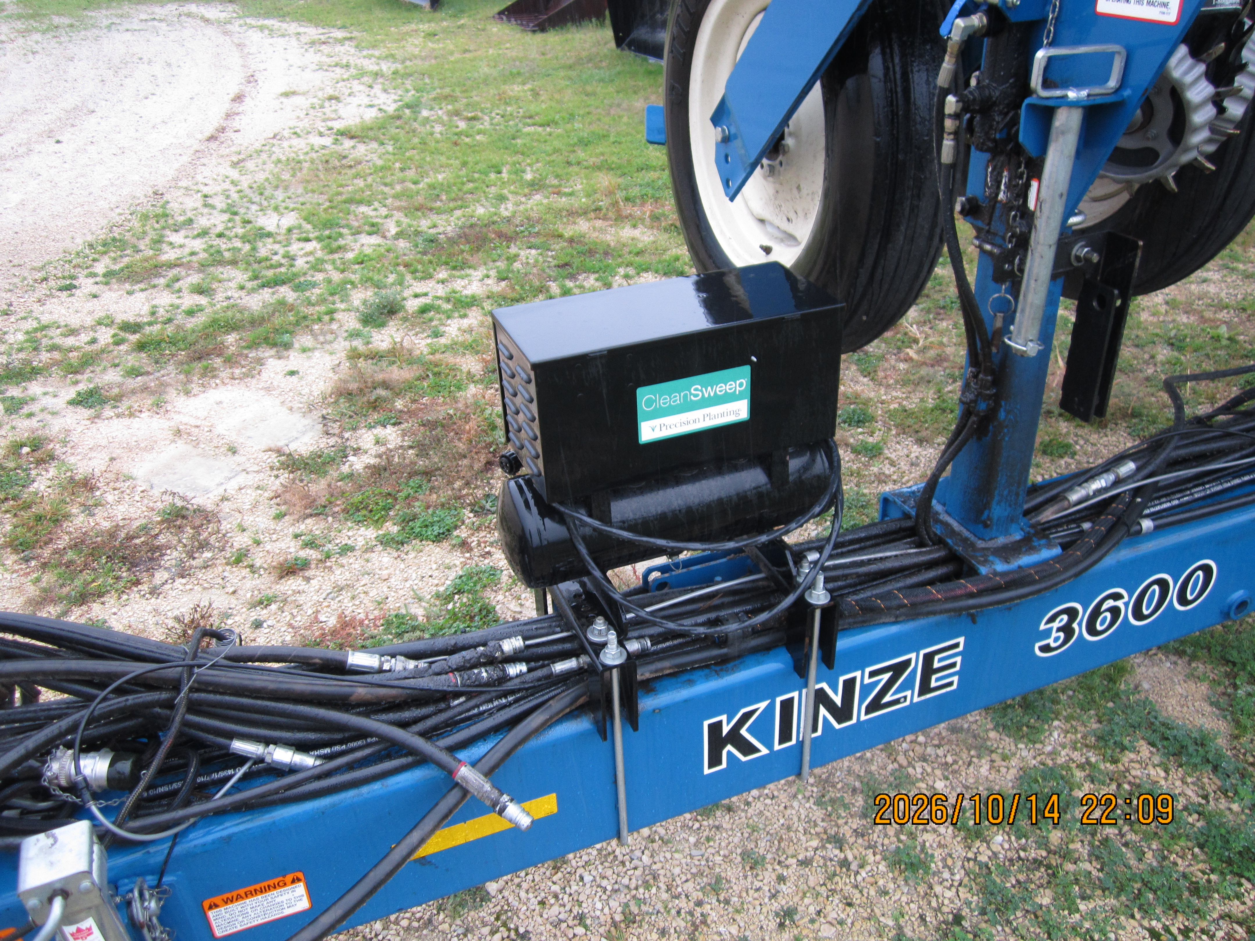 2005 Kinze 3600 Planter