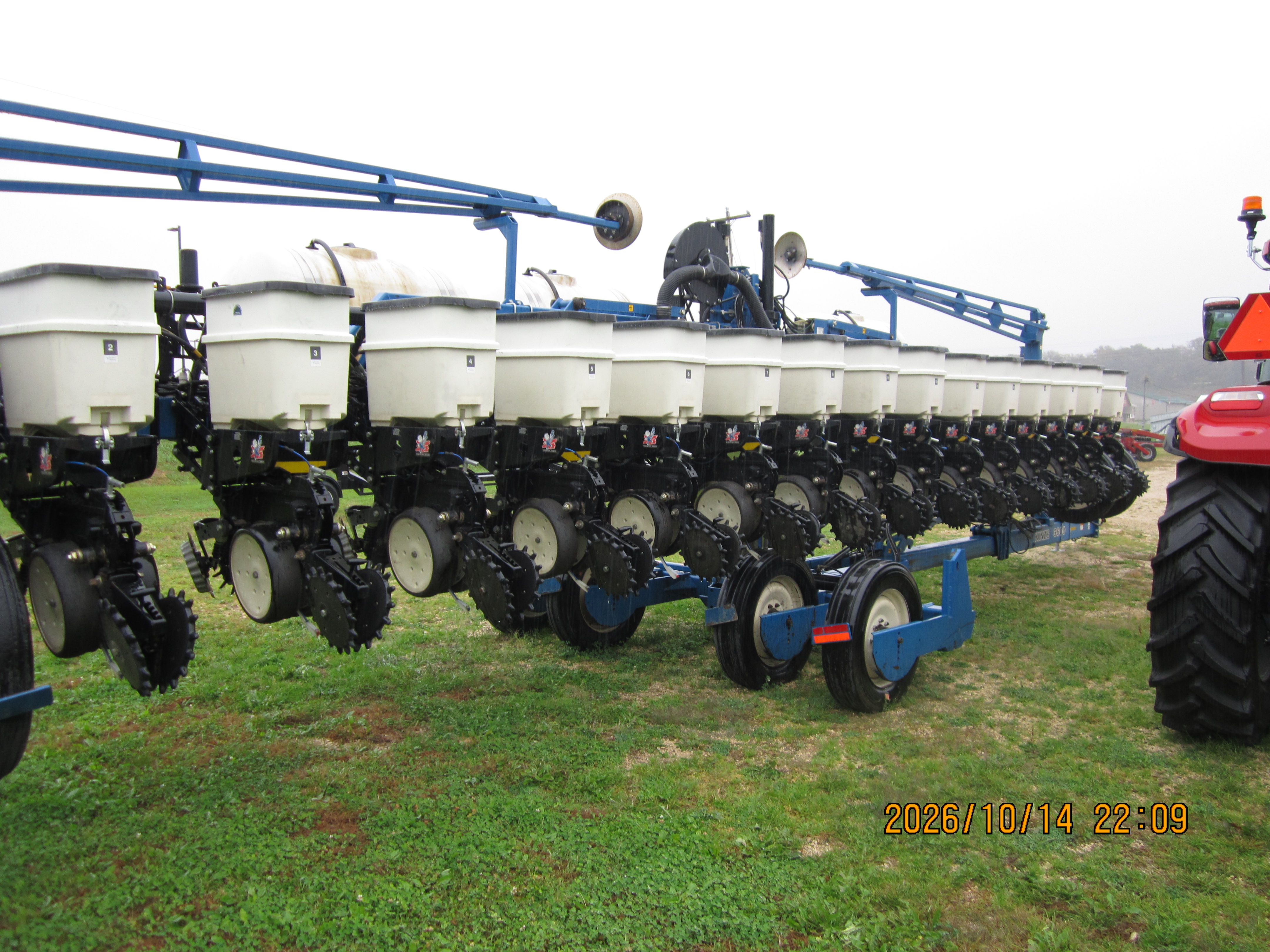 2005 Kinze 3600 Planter