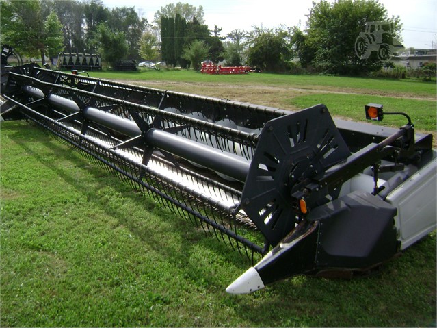 1999 Gleaner 800 Header Combine