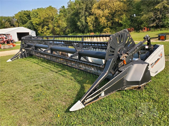 1996 Gleaner 525 Header Combine