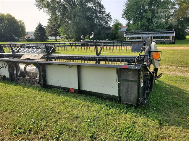 1996 Gleaner 525 Header Combine