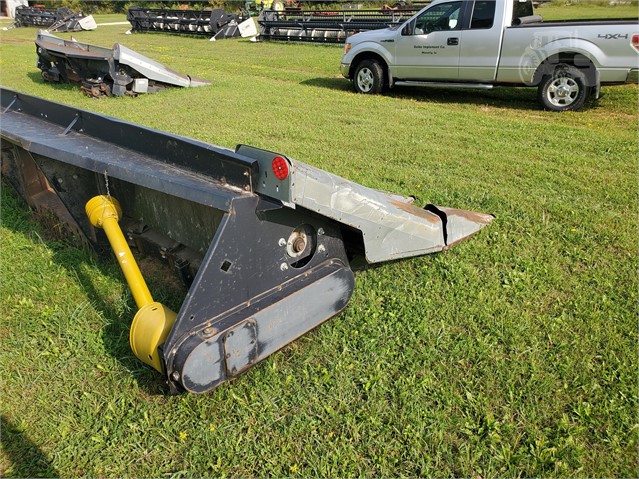 1990 Gleaner HUGGER 630 Header Combine