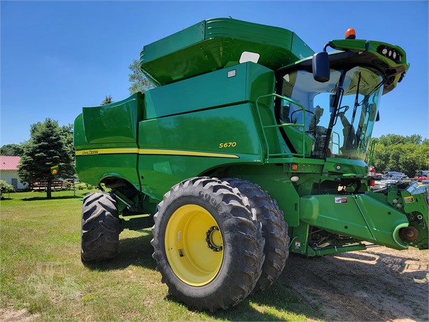 2013 John Deere S670 Combine