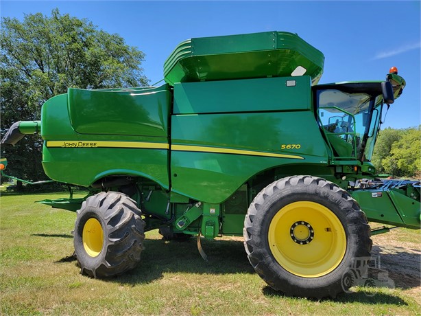 2013 John Deere S670 Combine