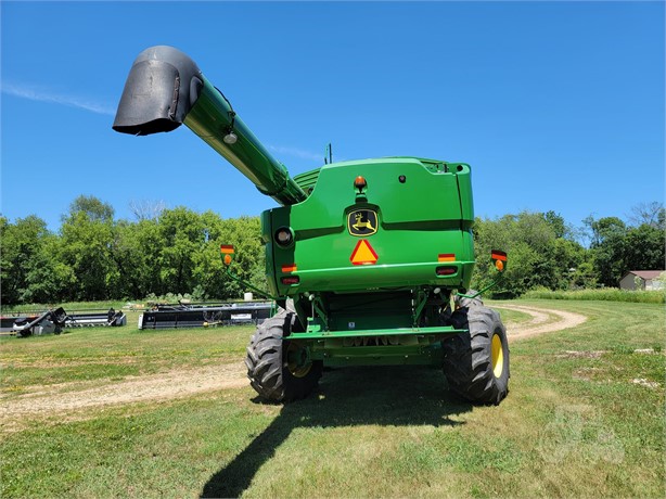 2013 John Deere S670 Combine