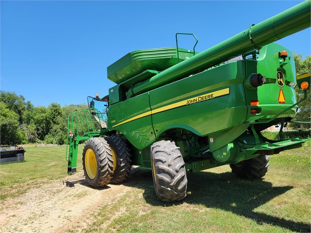 2013 John Deere S670 Combine