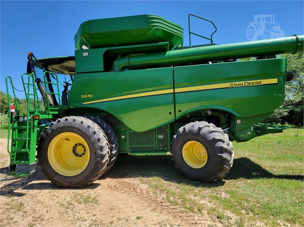 2013 John Deere S670 Combine