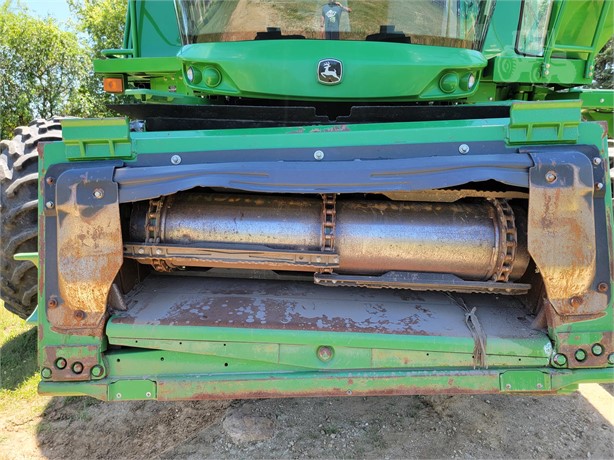 2013 John Deere S670 Combine