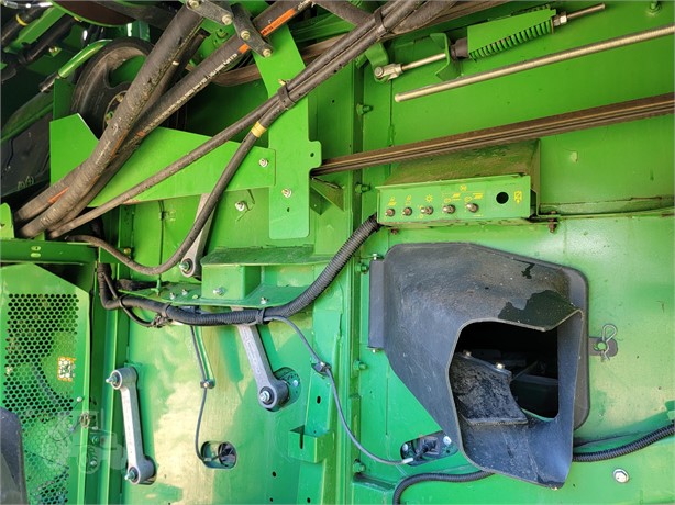 2013 John Deere S670 Combine