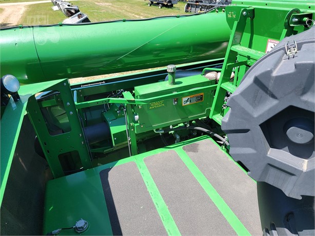 2013 John Deere S670 Combine
