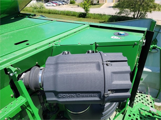 2013 John Deere S670 Combine