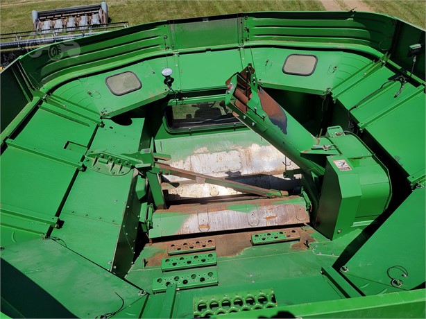 2013 John Deere S670 Combine