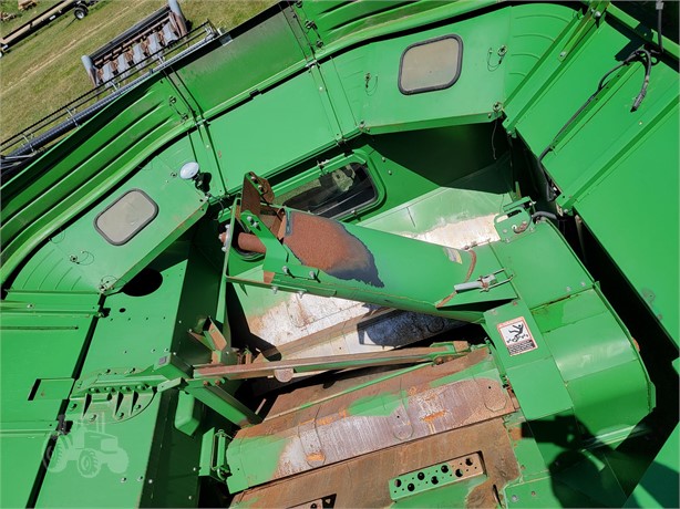 2013 John Deere S670 Combine