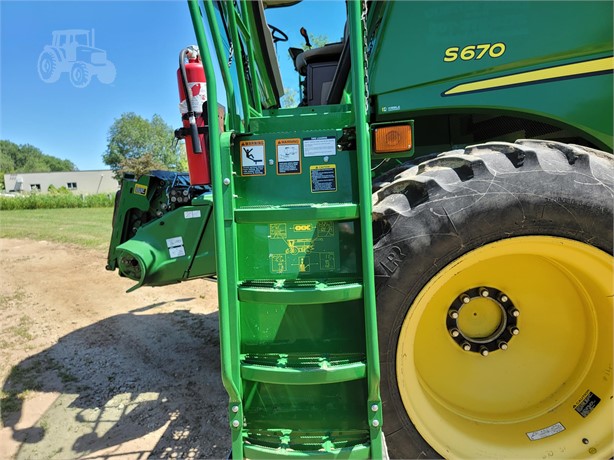 2013 John Deere S670 Combine