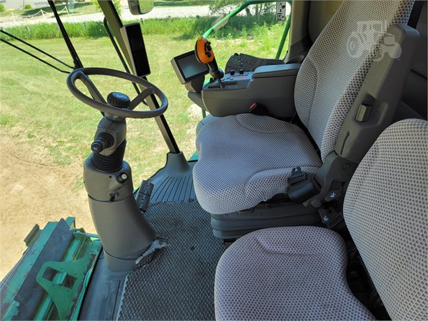 2013 John Deere S670 Combine