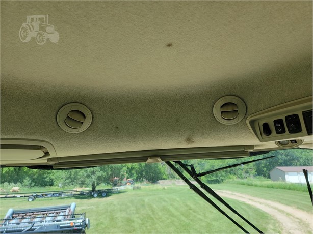 2013 John Deere S670 Combine