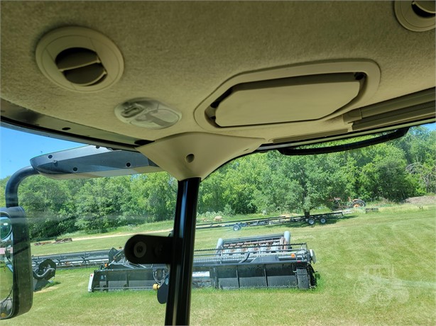 2013 John Deere S670 Combine