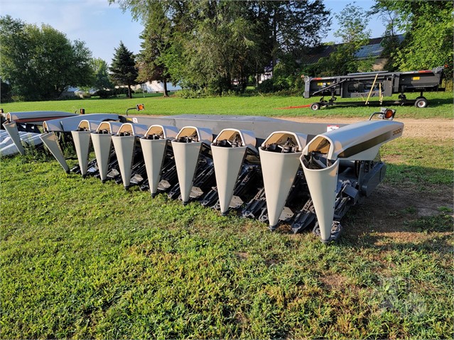 2013 Gleaner 3000 Header Corn Head