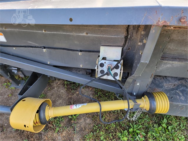 2013 Gleaner 3000 Header Corn Head