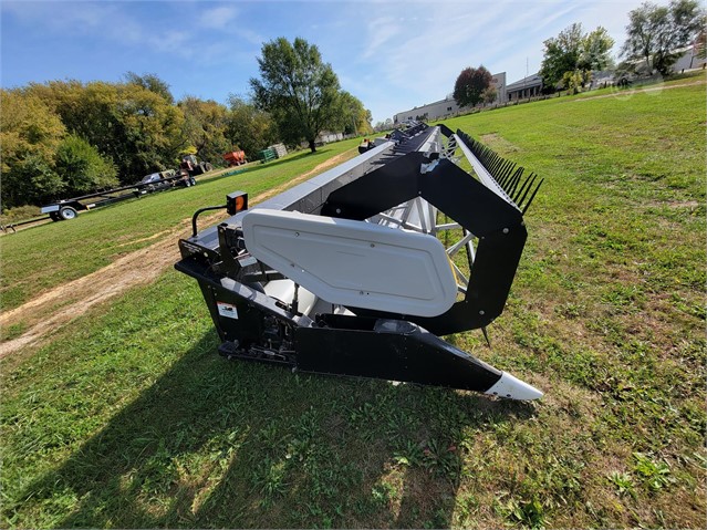 2005 Gleaner 8000 Header Flex