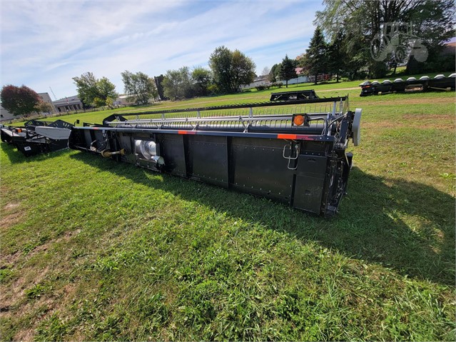 2005 Gleaner 8000 Header Flex