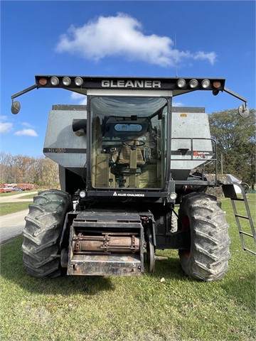 1982 Gleaner N5 Combine