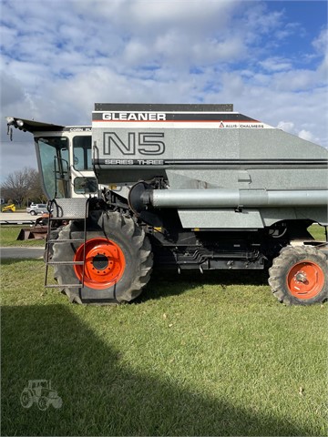 1982 Gleaner N5 Combine