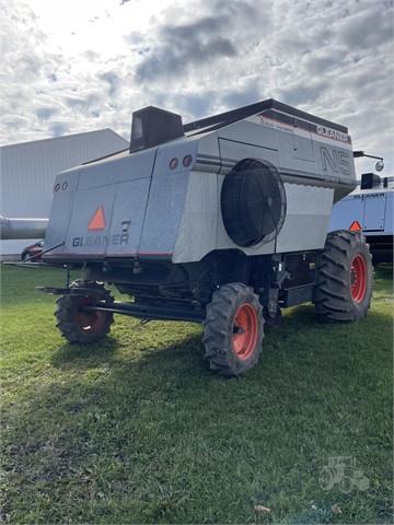 1982 Gleaner N5 Combine