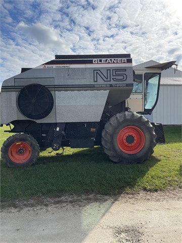 1982 Gleaner N5 Combine