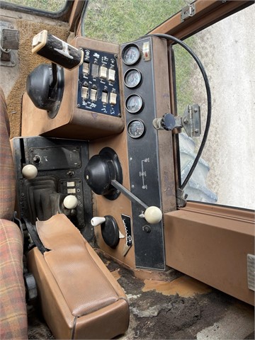 1982 Gleaner N5 Combine