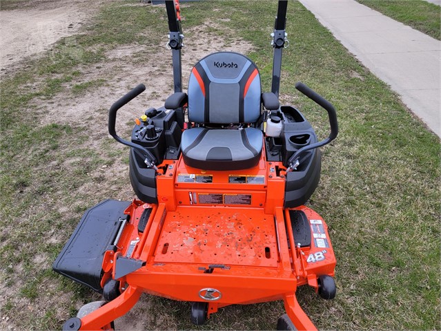 2022 Kubota Z411 Mower