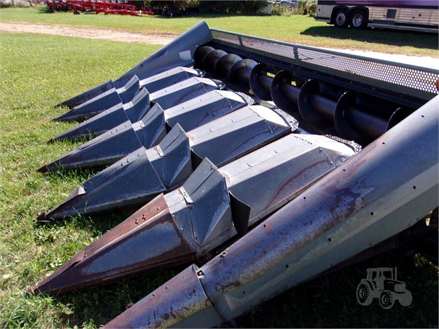 1990 Gleaner N630 Header Corn Head