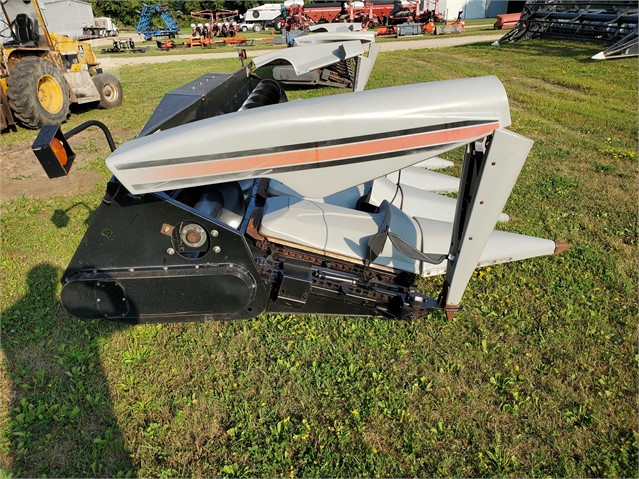 2001 Gleaner 3000 Header Combine