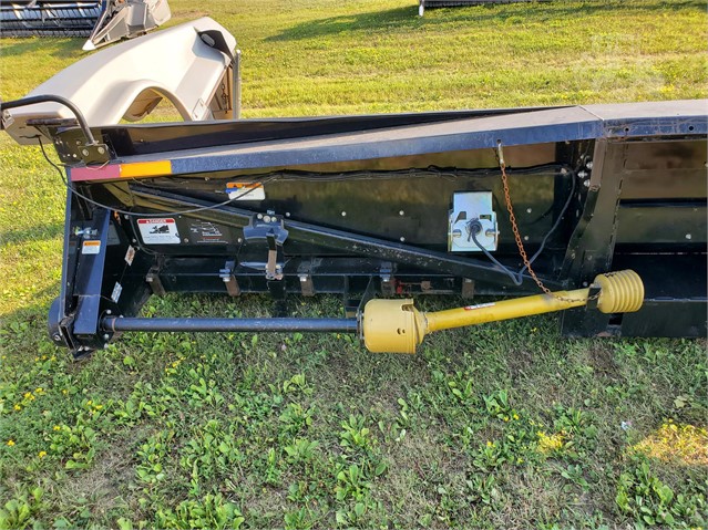 2001 Gleaner 3000 Header Combine