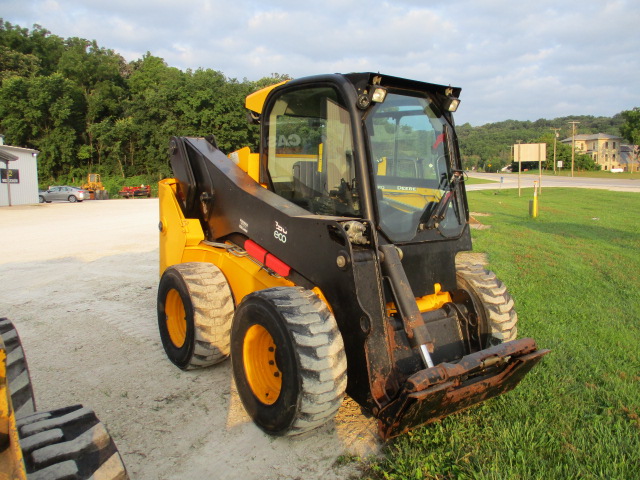 2016 JCB 260 Skid Steer Loader