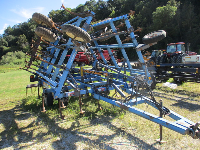 DMI DMI Tigermate II Field Cultivator