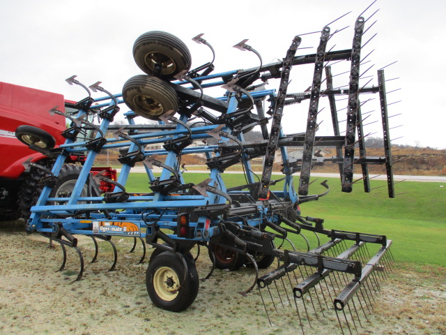 DMI DMI Tigermate II Field Cultivator