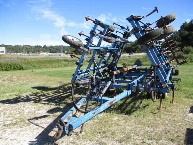 DMI DMI Tigermate II Field Cultivator