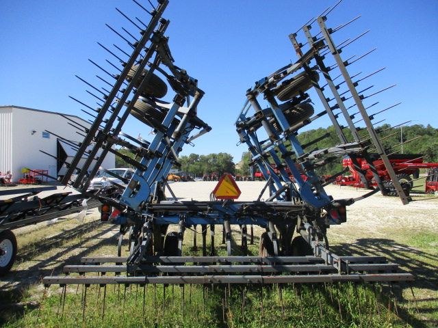 DMI DMI Tigermate II Field Cultivator