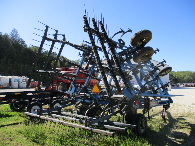 DMI DMI Tigermate II Field Cultivator