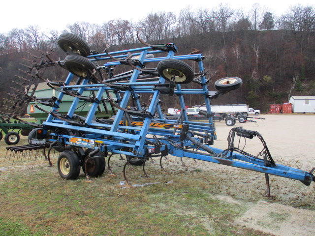 DMI DMI Tigermate II Field Cultivator