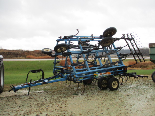 DMI DMI Tigermate II Field Cultivator