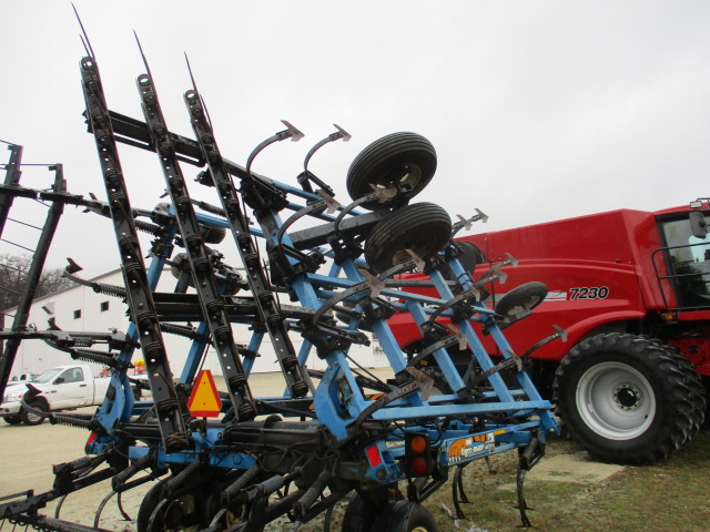 DMI DMI Tigermate II Field Cultivator