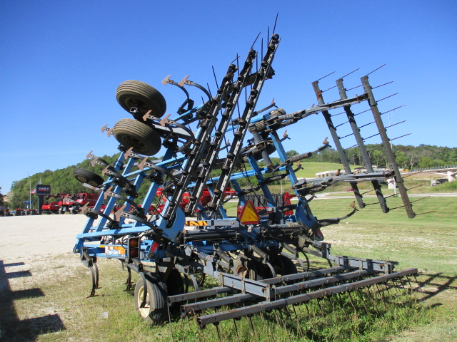 DMI DMI Tigermate II Field Cultivator