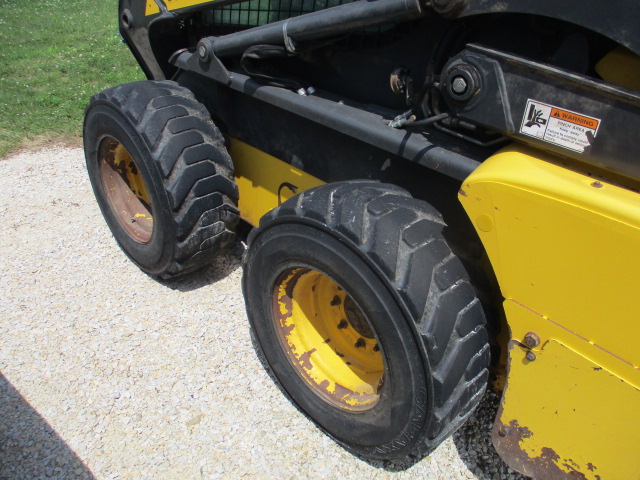 2011 New Holland L218 Skid Steer Loader