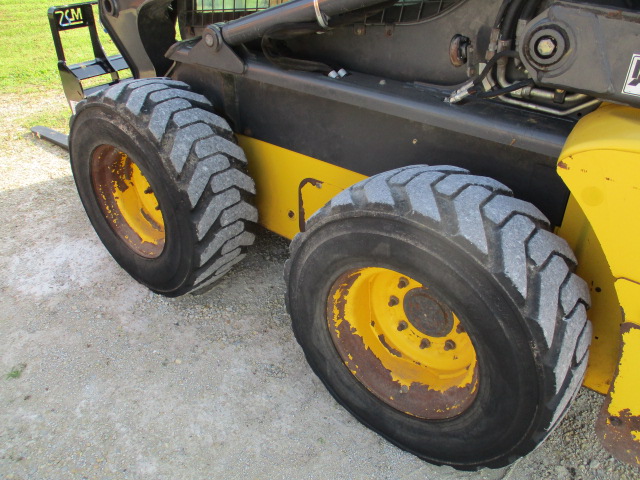 2011 New Holland L218 Skid Steer Loader