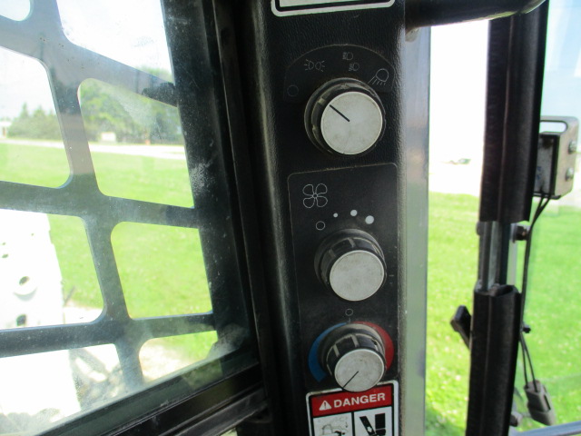 2012 Gehl V270 Skid Steer Loader